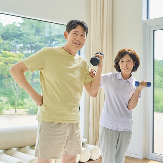 운동을 즐기는 중장년 부부